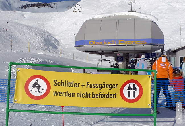 Foto (copyright: D Nutting): Schild in einem Skigebiet